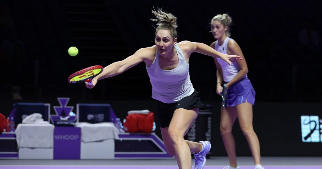 Dabrowski/Routliffe save match point to defeat Errani/Paolini at WTA Finals