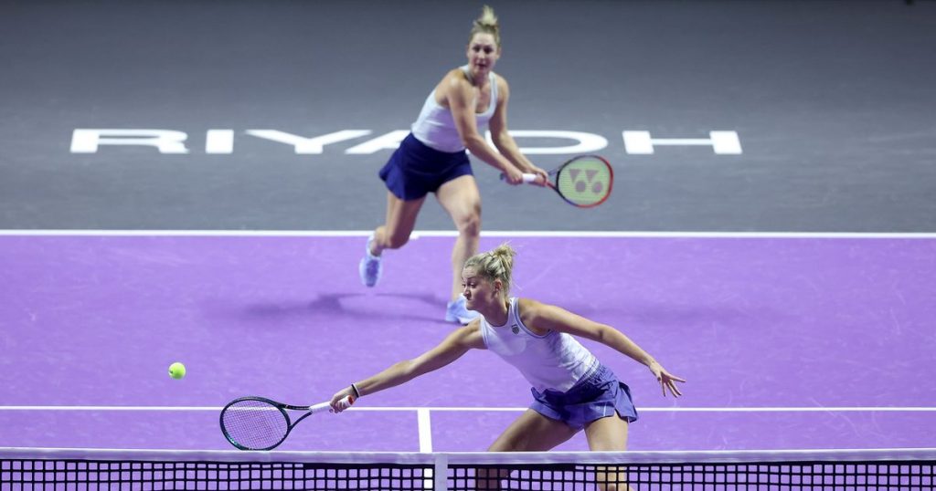 Dabrowski/Routliffe edge Melichar-Martinez/Perez in WTA Finals semifinals