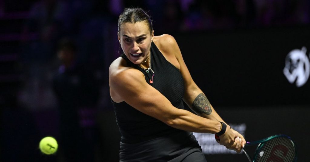 Sabalenka takes out Paolini at WTA Finals to clinch semifinal berth